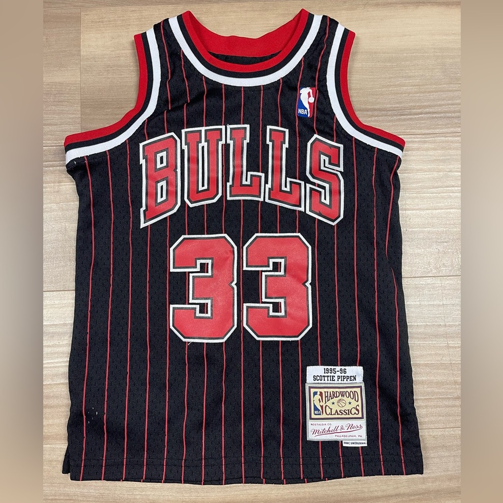 Mitchell & Ness Chicago Bulls Black Red Pinstripe #33 Boys Jersey Size Small 8